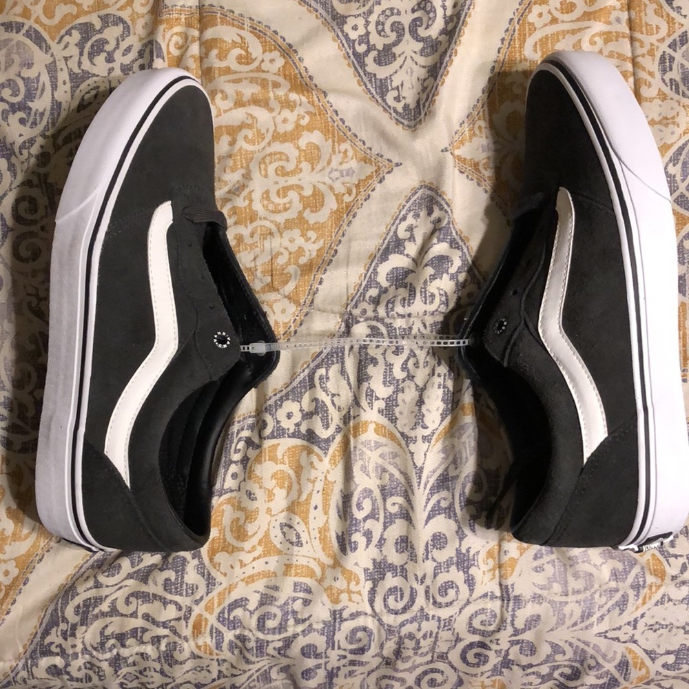 Vans - Picture 3 of 6